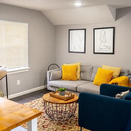 Super Cozy 2 Bedroom With Fast Wifi And Queen Bed Close To Downtown Houston!!